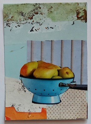 POOLSIDE PEARS